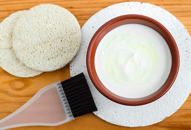 Crema agria antiarrugas y mascarilla de levadura